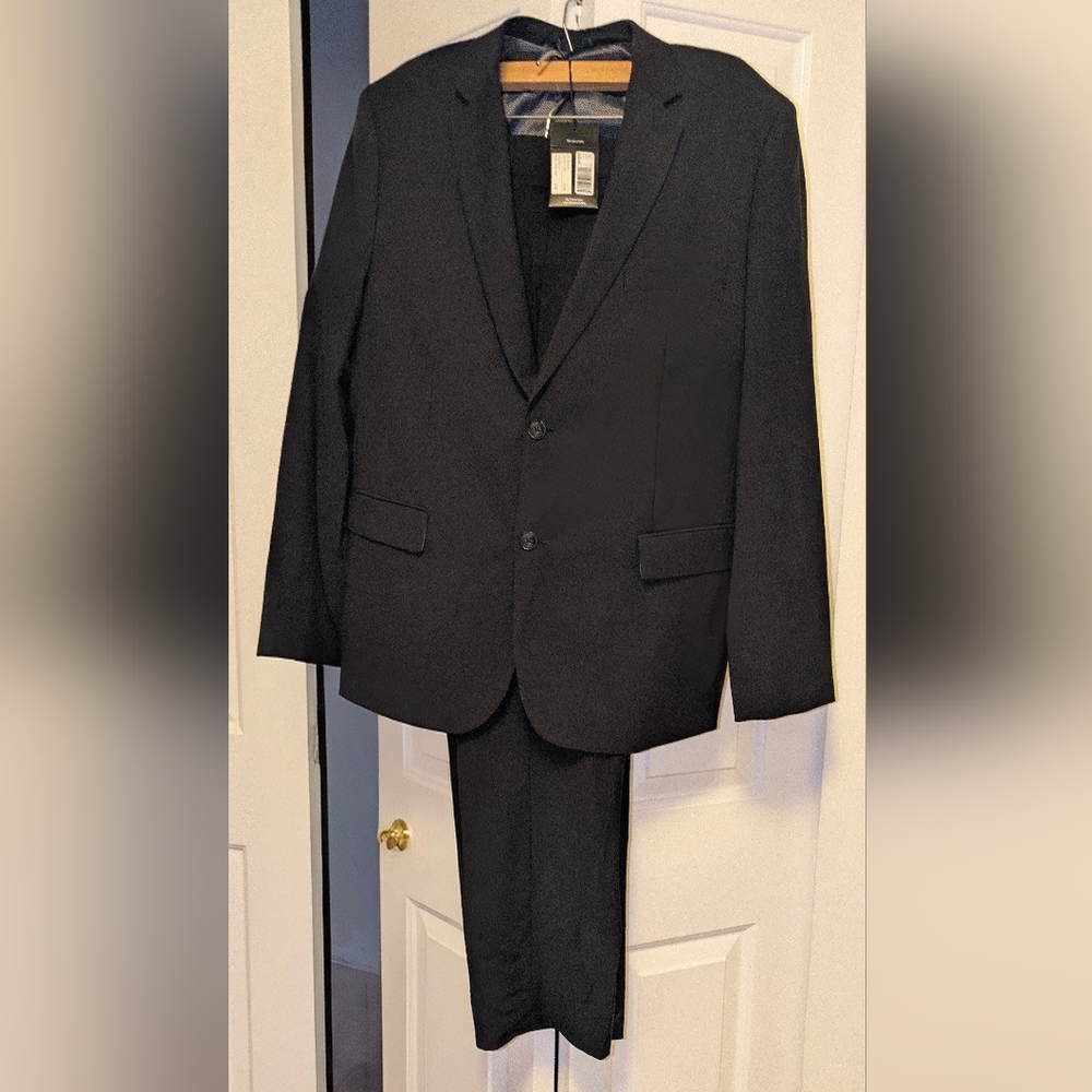 BNWT:RW&Co Men's Tailored Fit Suit, 42C (42S)/34x30, Black w. SilverGrey Lining